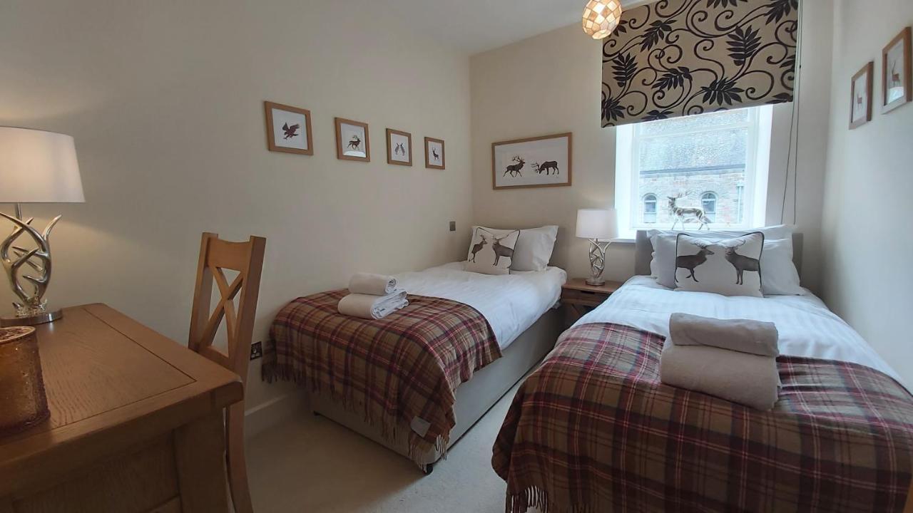 Loch Ness Moat House Apartments Fort Augustus Exterior photo