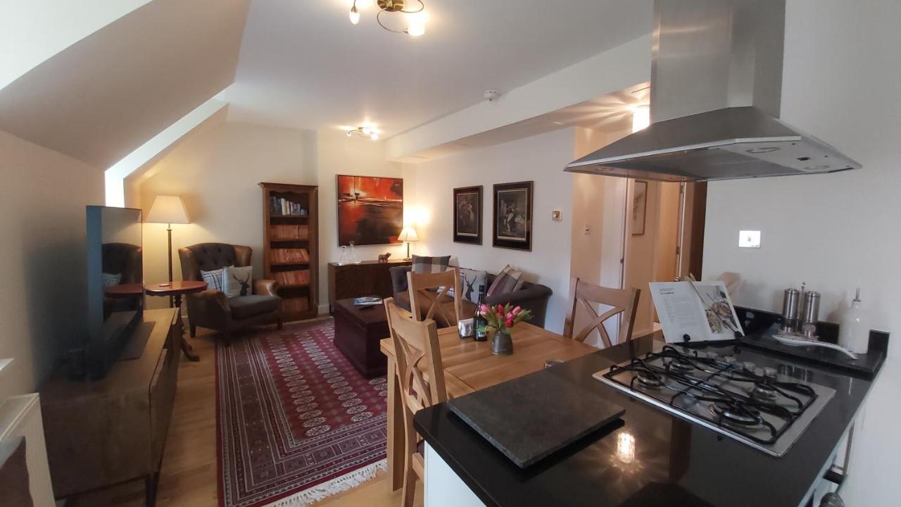 Loch Ness Moat House Apartments Fort Augustus Exterior photo